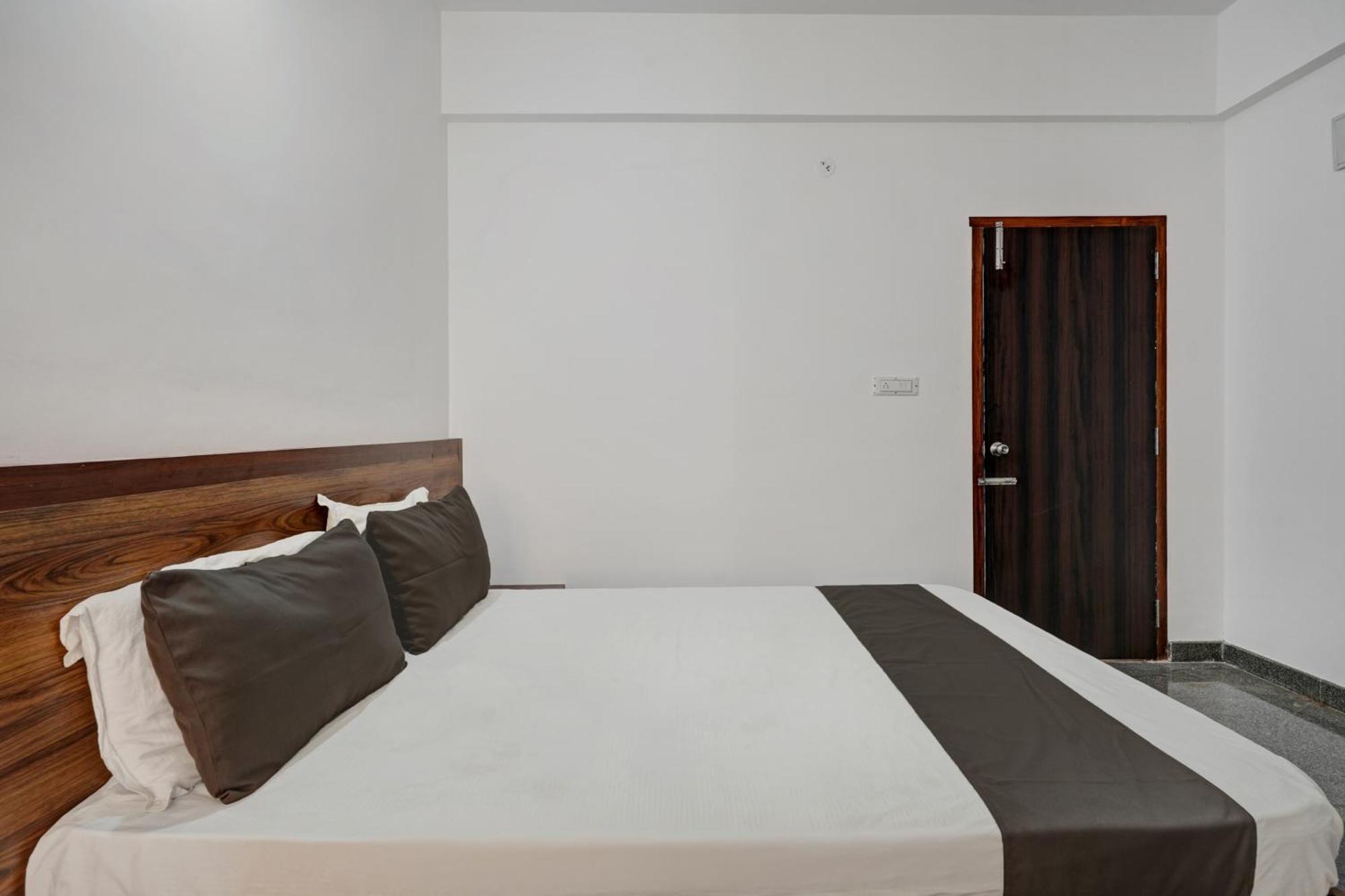 Oyo Hotel Bungalow Inn Lodging & Boarding Бангалор Екстериор снимка