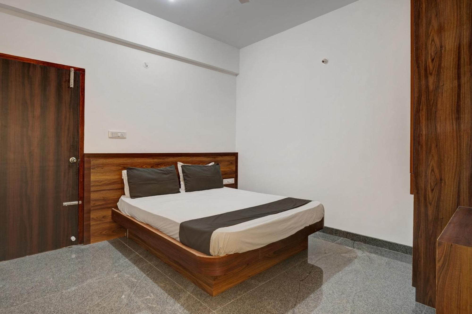 Oyo Hotel Bungalow Inn Lodging & Boarding Бангалор Екстериор снимка