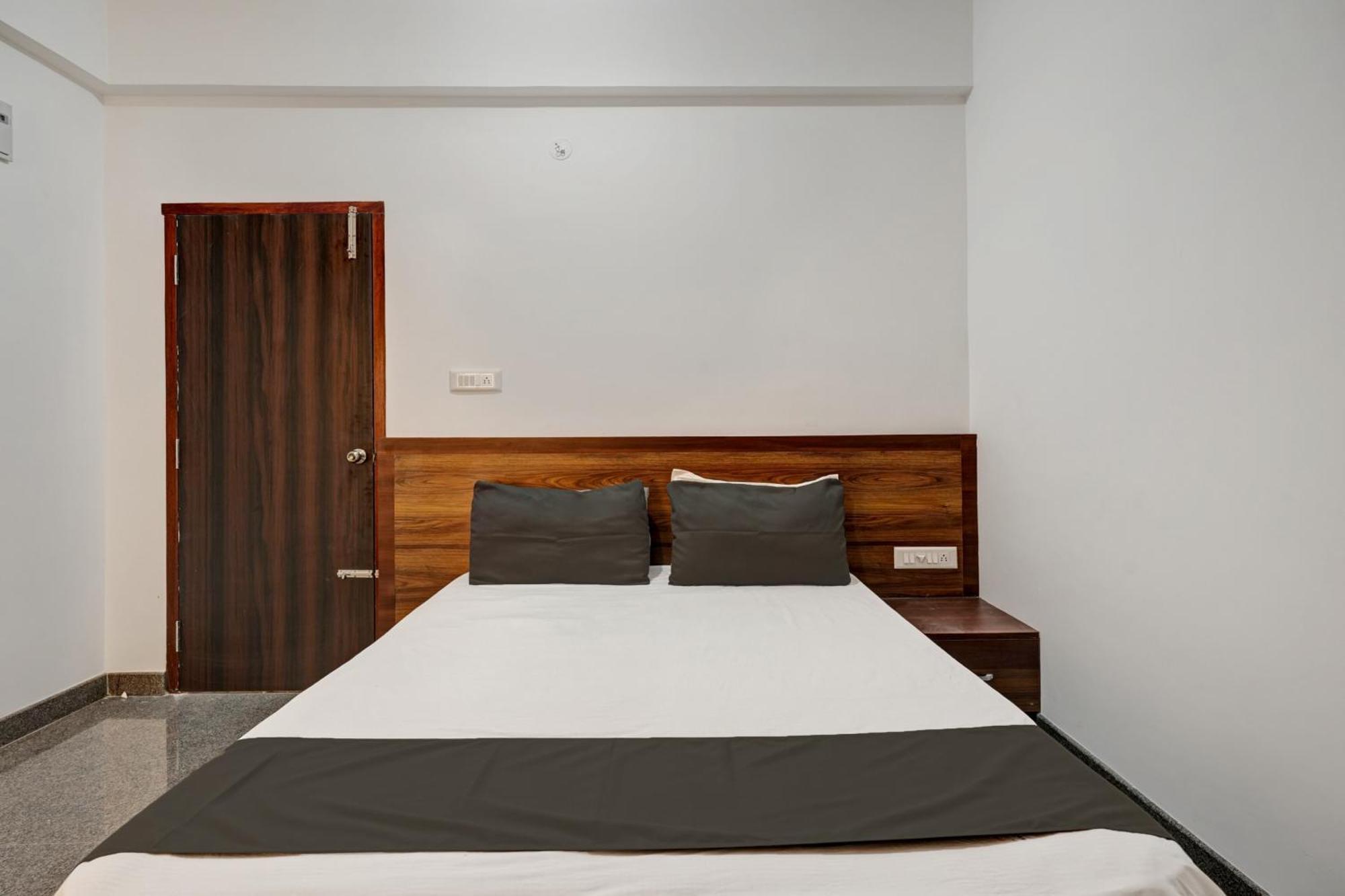 Oyo Hotel Bungalow Inn Lodging & Boarding Бангалор Екстериор снимка